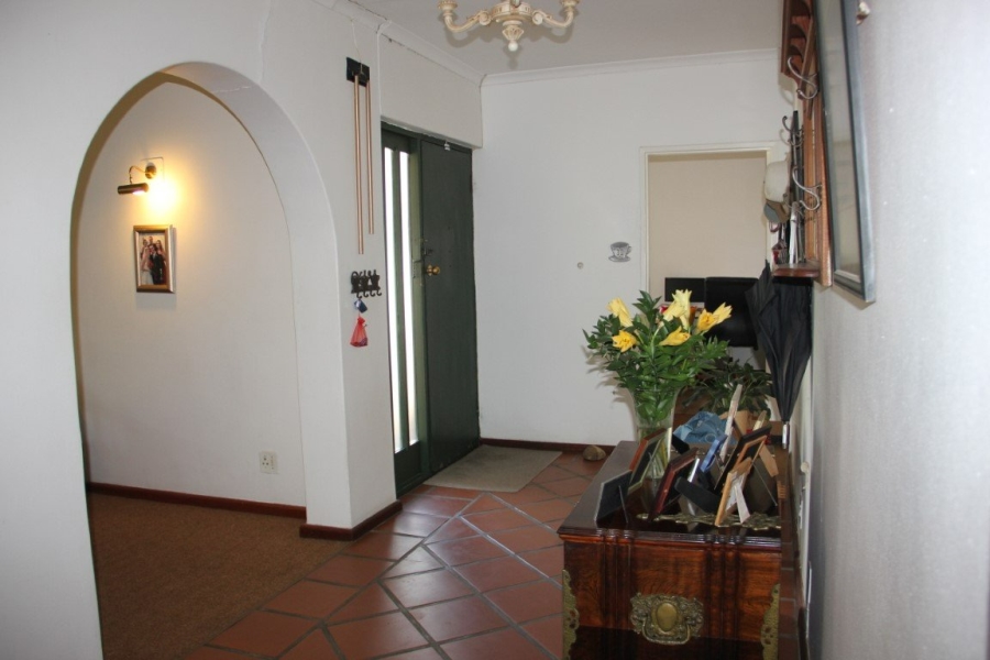 To Let 3 Bedroom Property for Rent in Golden Acre Western Cape